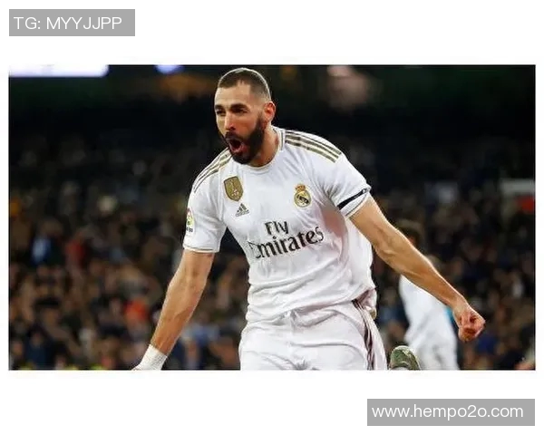 本泽马的传奇之路：从新星崛起到足坛巨星的辉煌历程