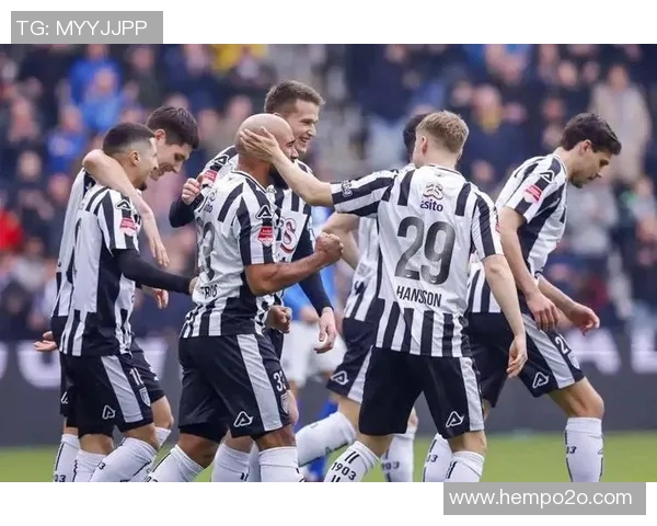 乌德勒支主场迎战赫拉克勒斯争夺联赛关键三分的激烈对决