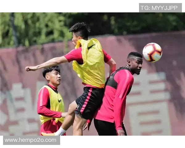 沙尔克04德甲困境深重，胜利难觅眼前