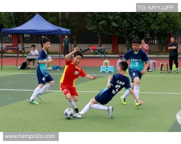 小学生足球比赛直播精彩瞬间回顾与技巧分享视频合集